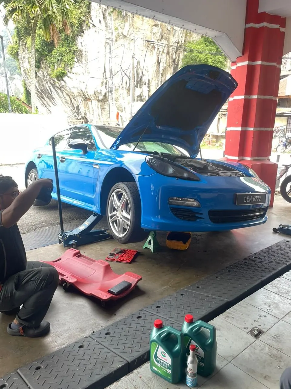 Otoka Garage workshop — servicing and repair work 11