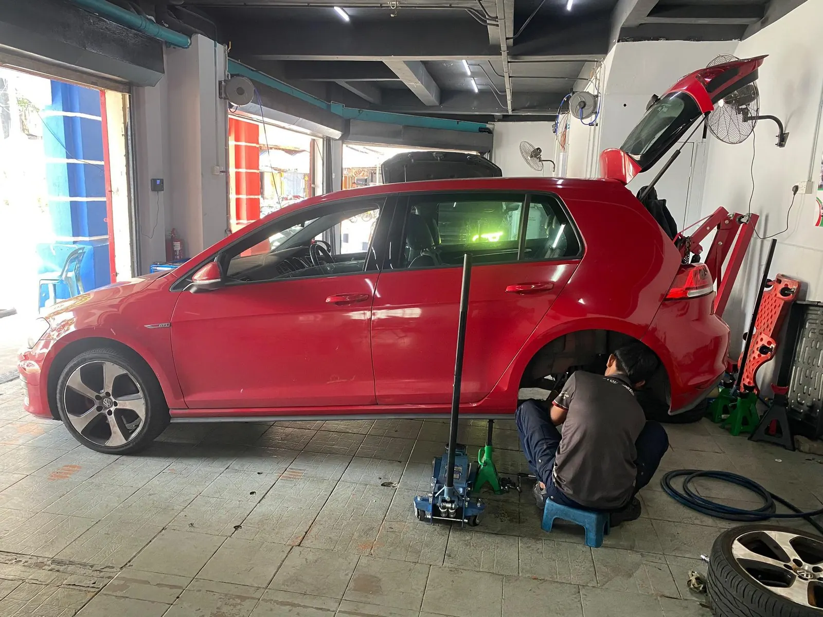 Otoka Garage workshop — servicing and repair work 2